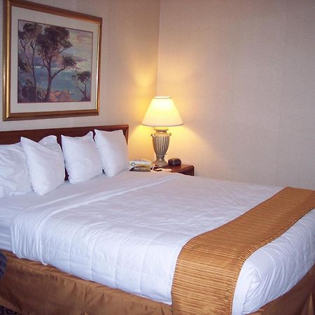 Quality Inn And Conference Center Спрингфийлд Стая снимка