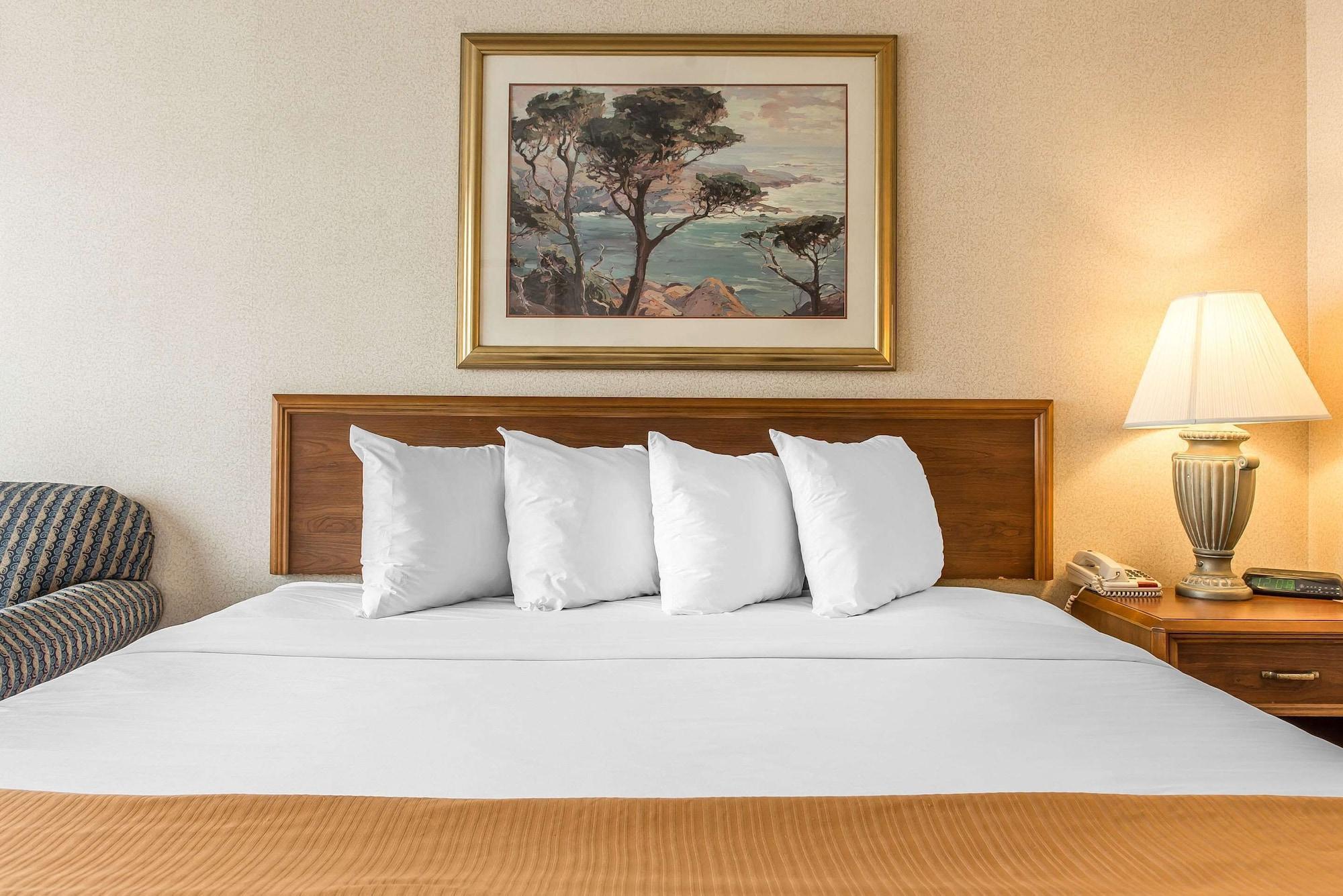 Quality Inn And Conference Center Спрингфийлд Екстериор снимка