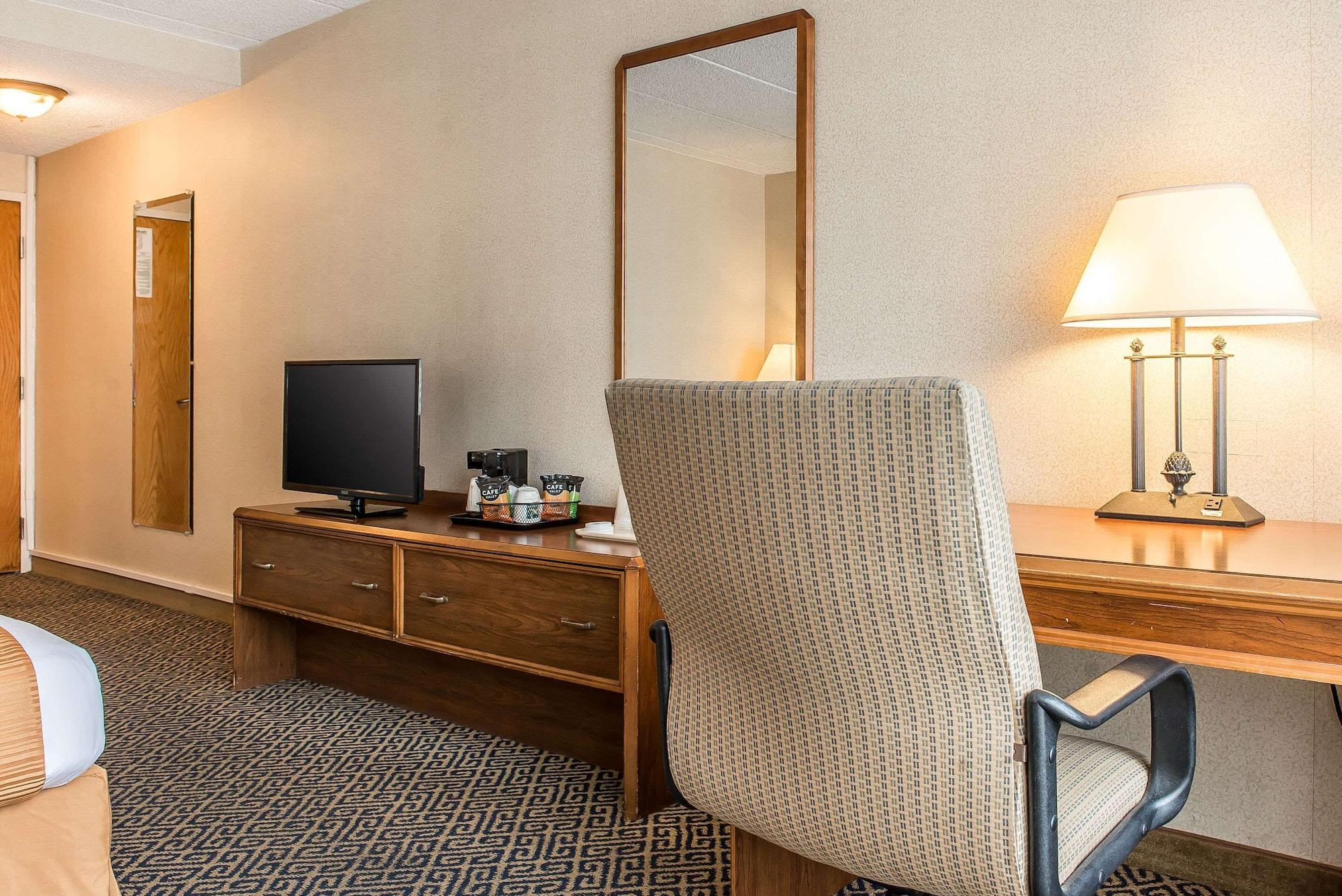 Quality Inn And Conference Center Спрингфийлд Екстериор снимка