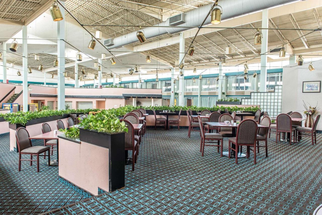 Quality Inn And Conference Center Спрингфийлд Екстериор снимка